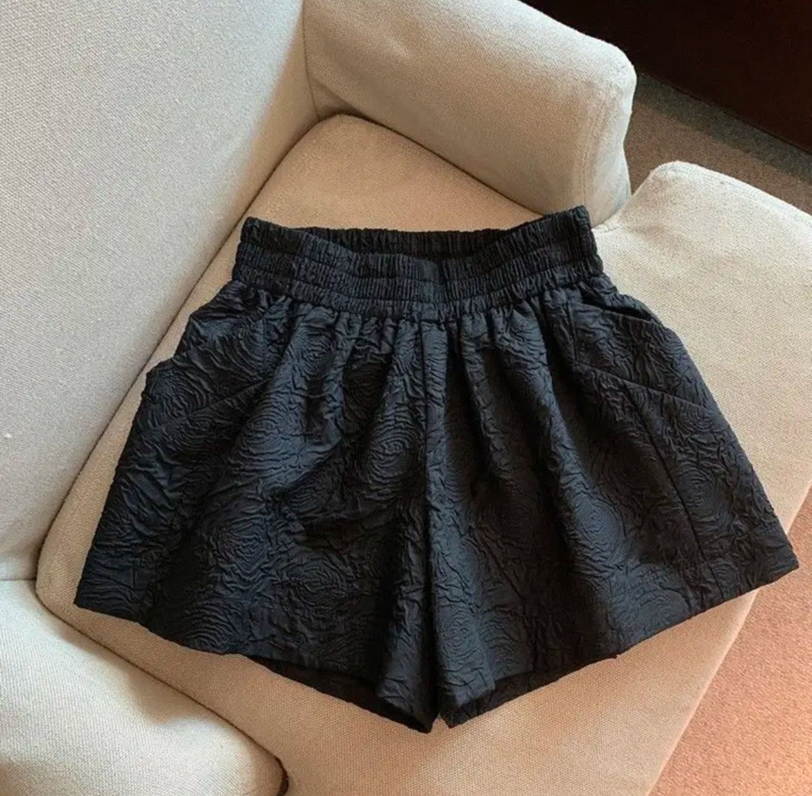 TEXTURED SHORTS